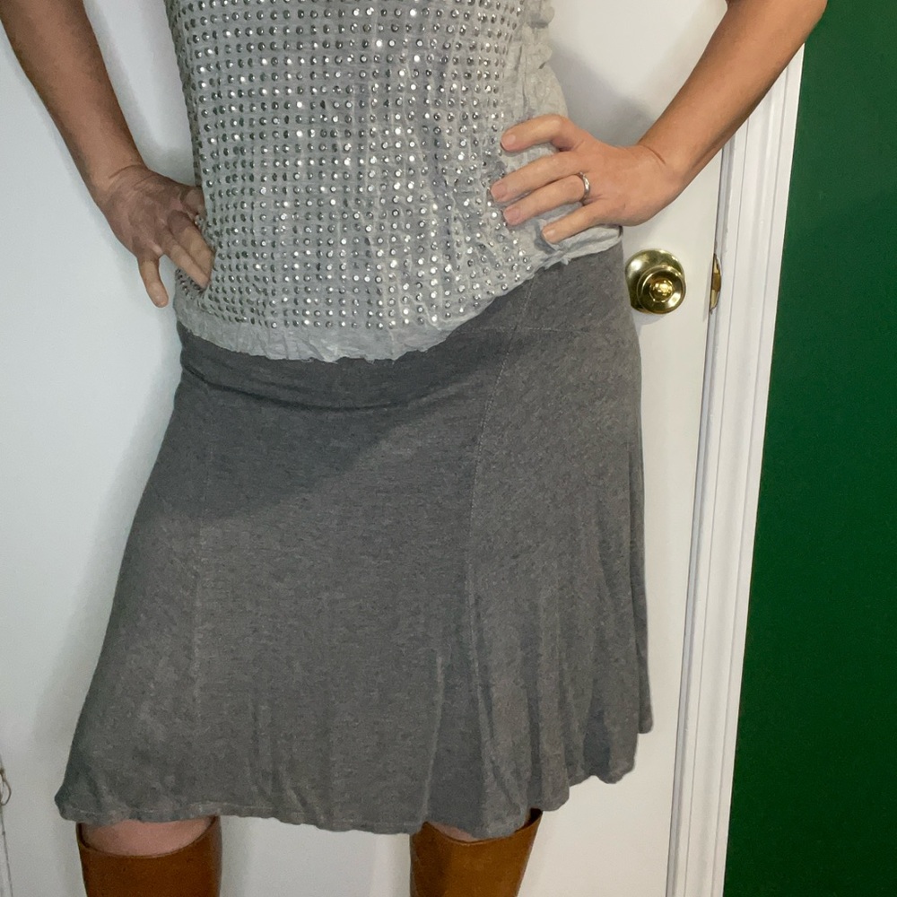 Stretchy gray skirt